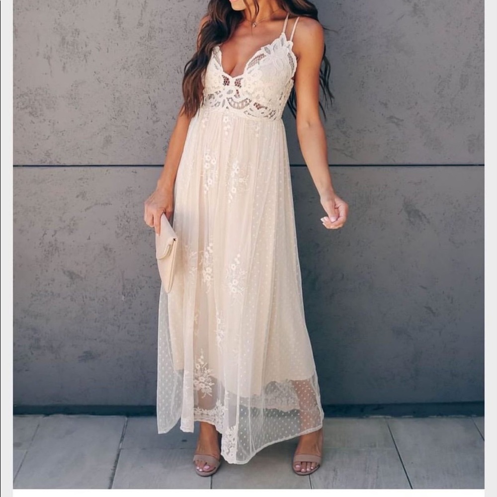 Worn once. Gorgeous lace dress.